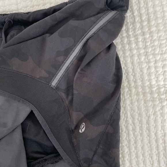 Camo Lululemon Hotty Hot Shorts - Picture 5 of 6